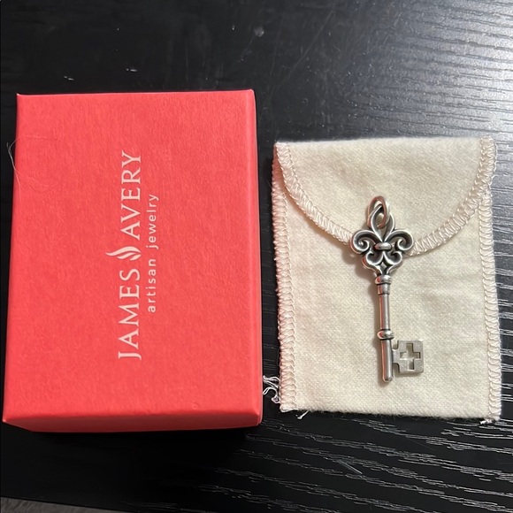 Retired James Avery 925 Silver Key of St Mary Pendant on James Avery Chain - Picture 2 of 11